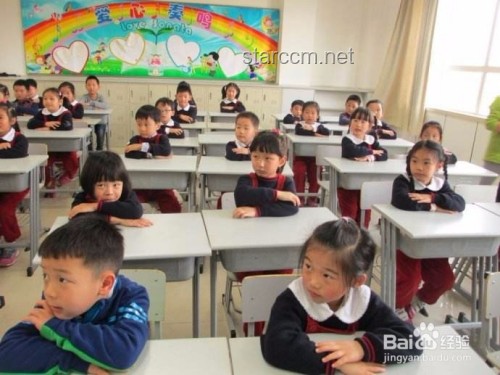 班里来了一位美术老师！：新旧教学模式下的艺术教育对比