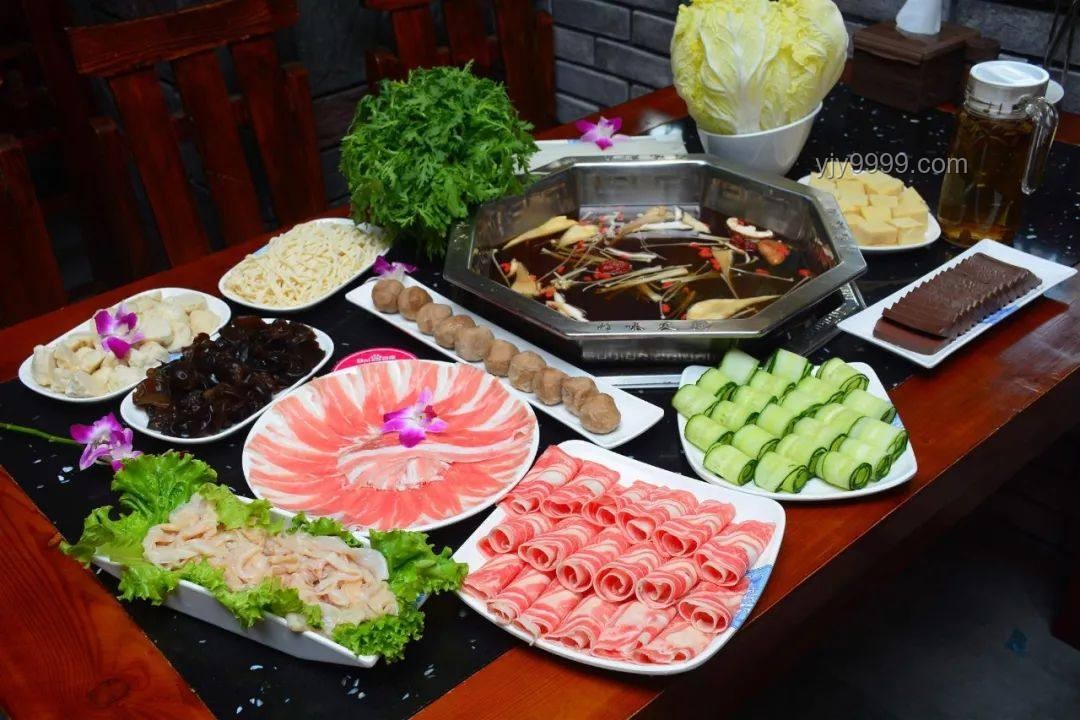 海底捞跨界卖盒饭：创新求生的火锅新篇